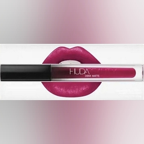HUDA BEAUTY Liquid Matte Lipstick - Picture 3 of 4